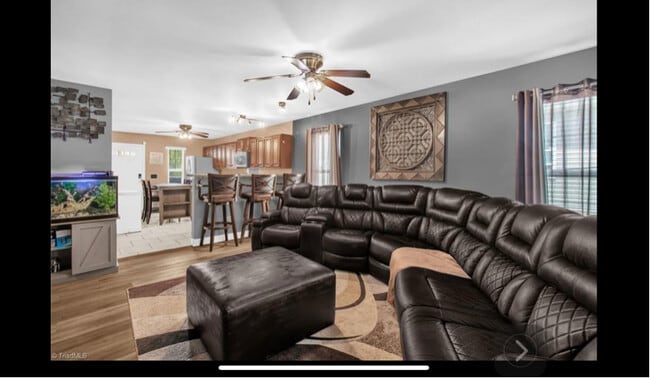 Building Photo - 1624 N Cherry St