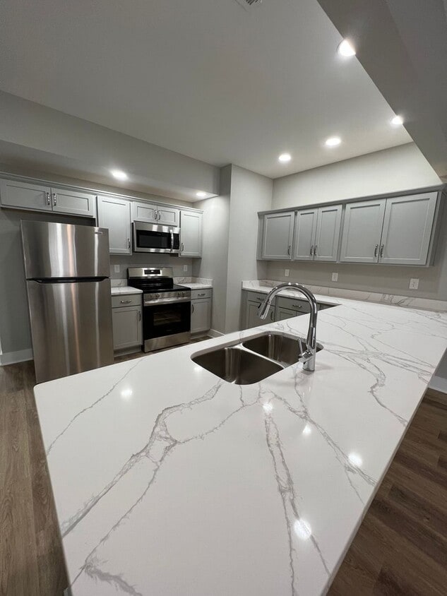 Photo - 106 Tivoli Path-