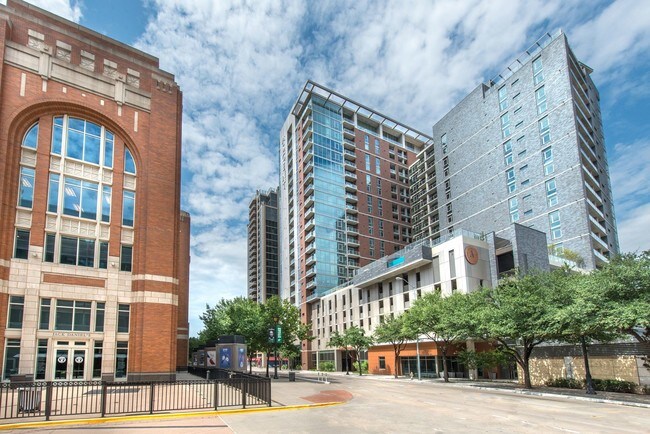Ascent Victory Park Apartments Dallas, TX