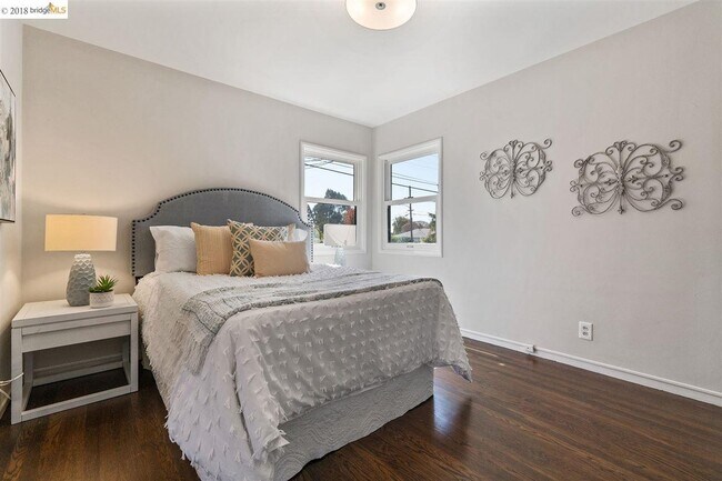 Foto del edificio - 4349 Hyacinth Ave