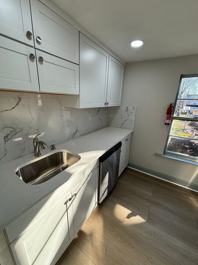 Building Photo - Newly Renovated 4 Bedroom, 1.5 Bath in Pottstown