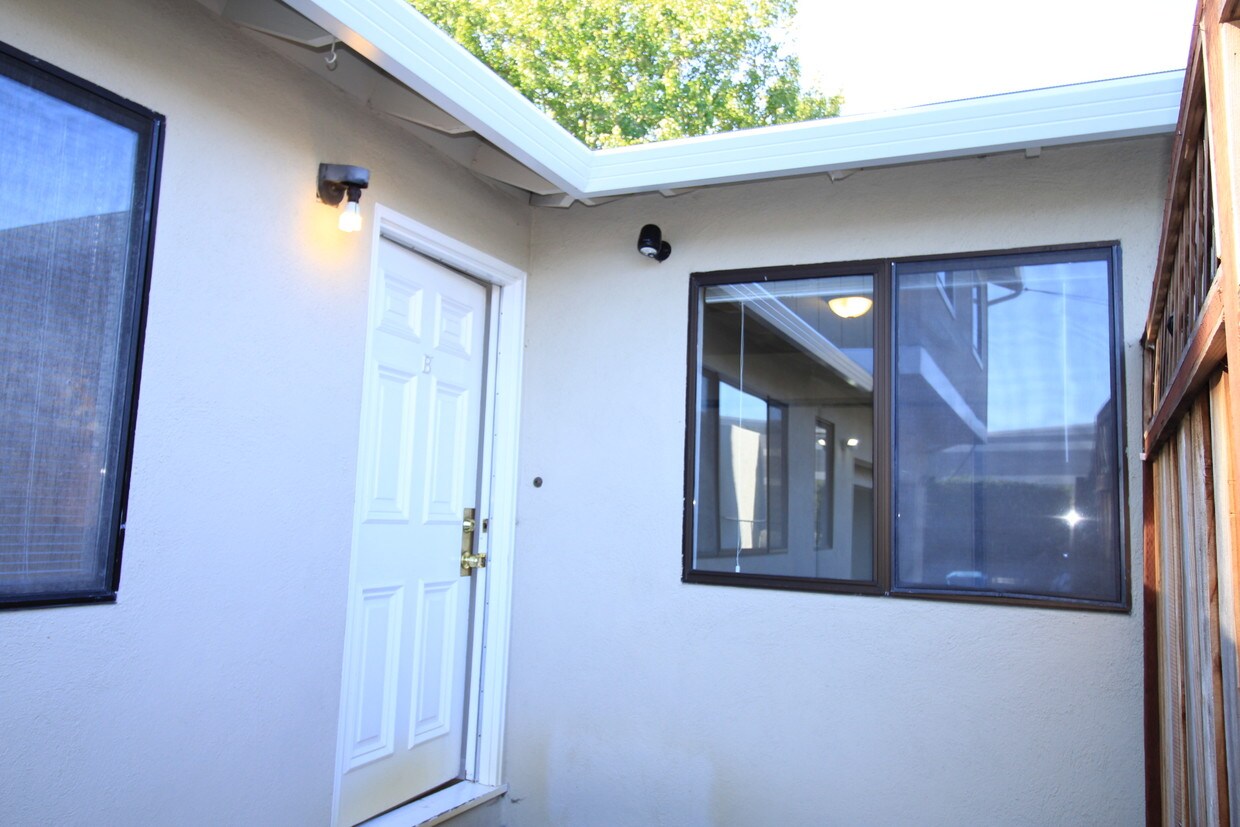 Primary Photo - 93 30th Ave