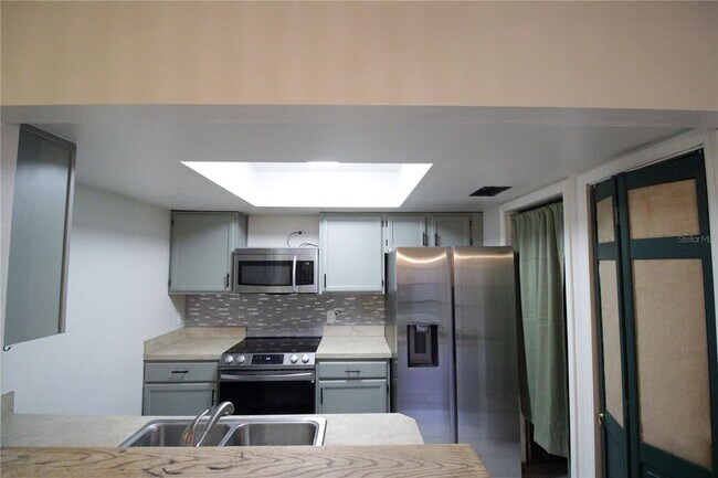 Foto del edificio - 900 SW 62nd Blvd