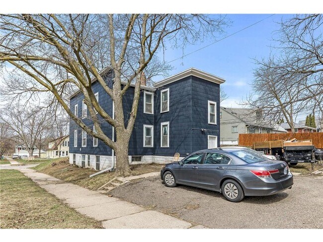 Foto del edificio - 3101 NE Tyler St