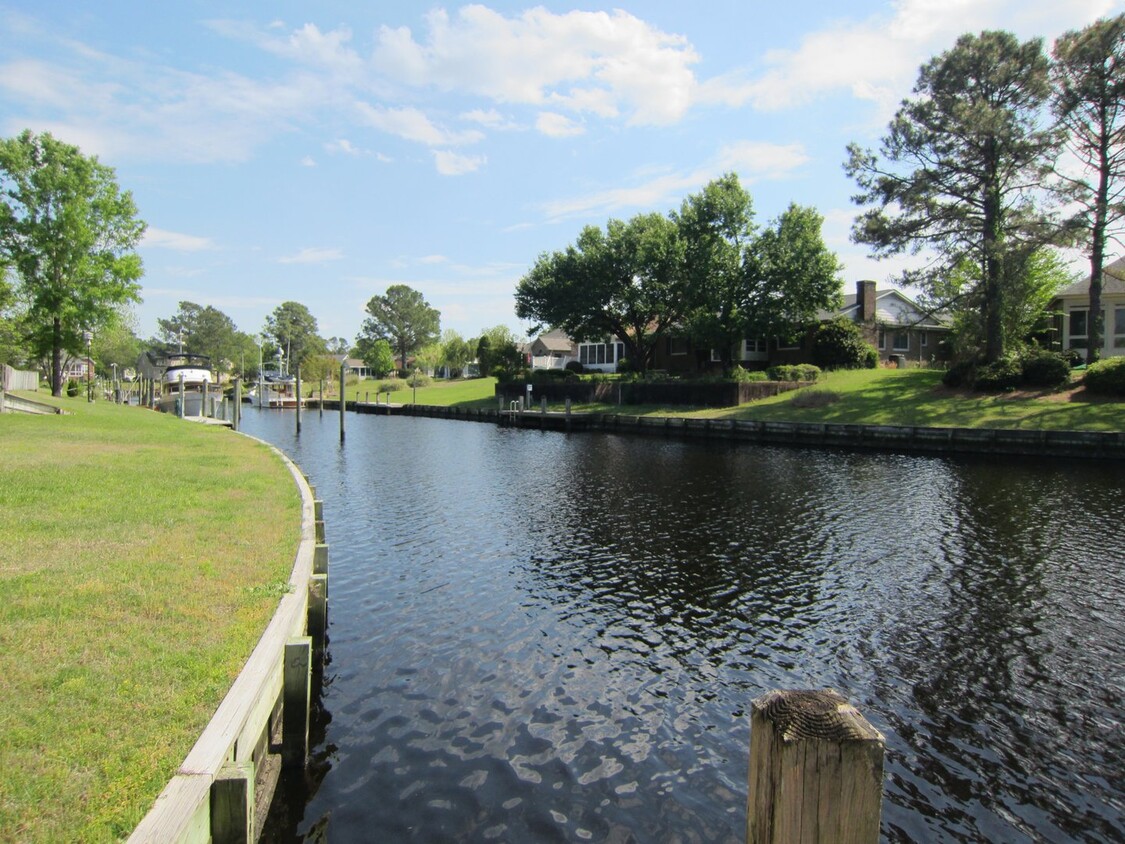 Primary Photo - Private Dock Waterfront! Beautiful 3BR/2BA...