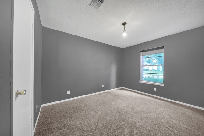 Foto del edificio - 14830 Keelby Dr