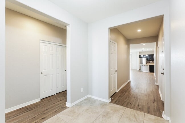 Building Photo - 6417 S 47th Dr