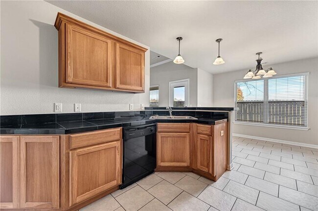 Building Photo - GREAT LOCATION IN ROGERS!!!