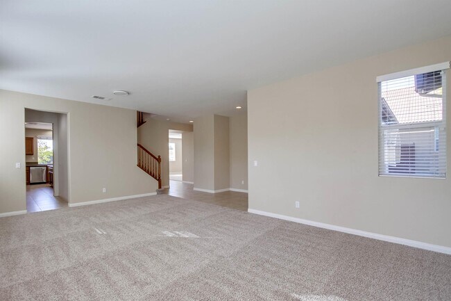 Building Photo - 1059 Vista Pointe Blvd