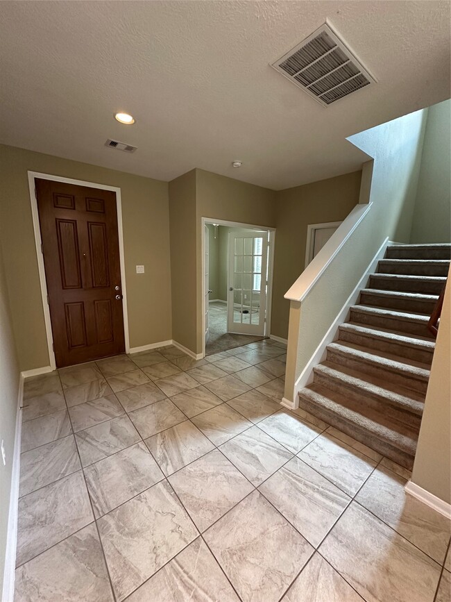 Building Photo - 2606 Riverhollow Ln