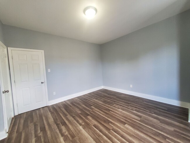 Building Photo - Newly Rehabbed 4 Bedroom with Open Patio S...