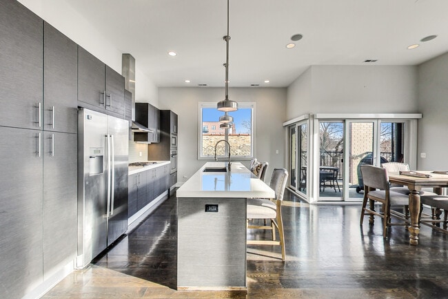 Building Photo - 6 N Throop St