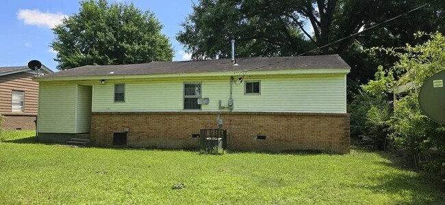 Building Photo - 646 Leacrest Ave
