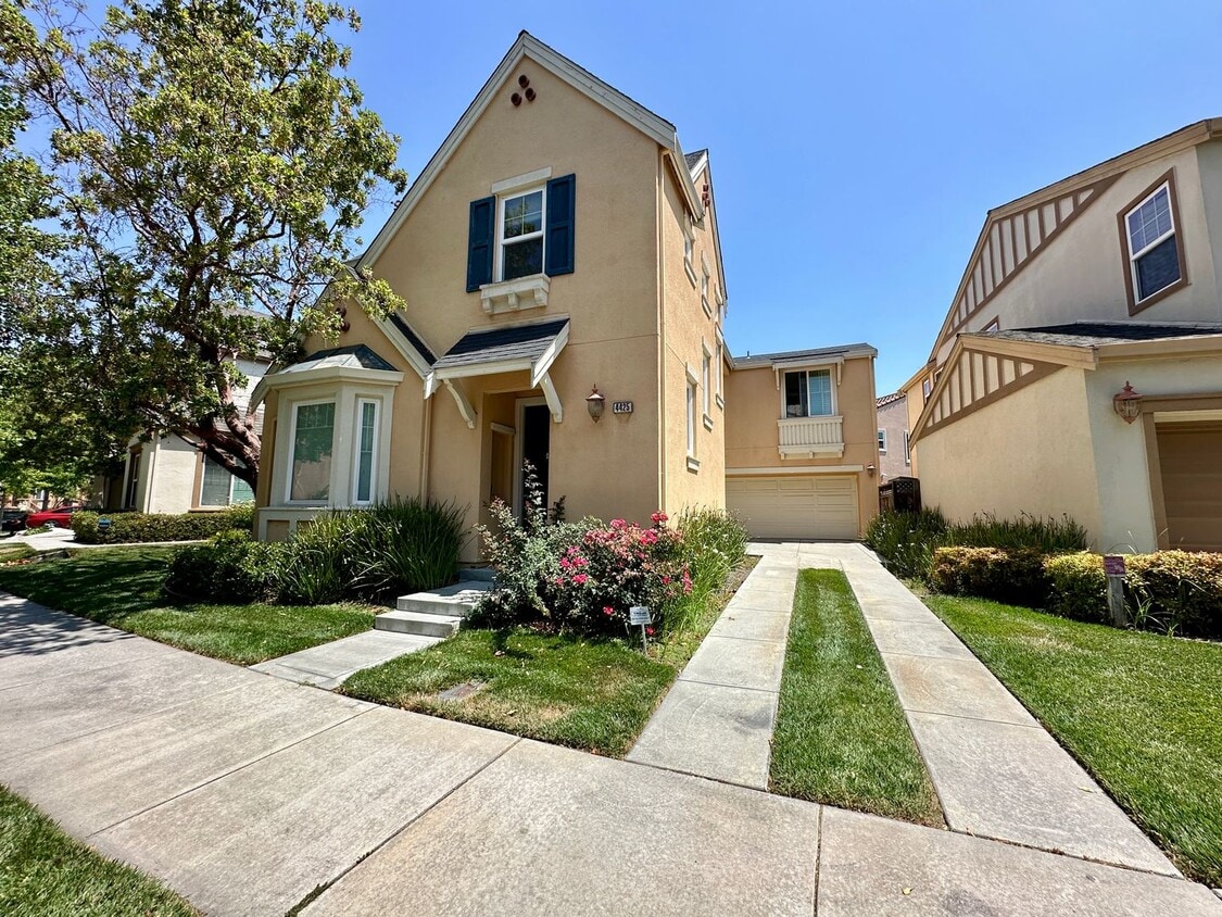 Primary Photo - LUXURY HOME WITH BEAUTIFUL FINISHES CENTRA...
