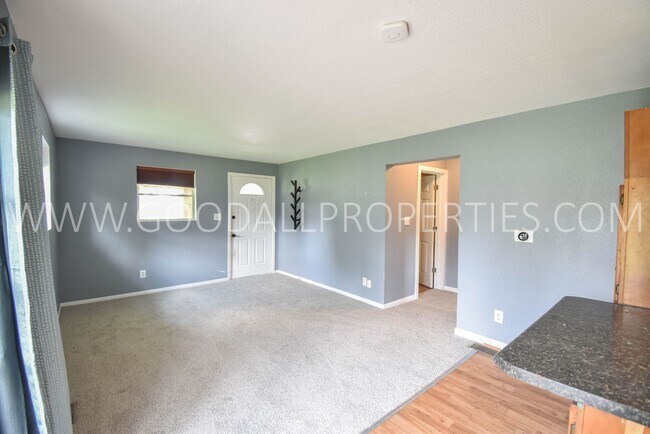 Building Photo - 1 Bedroom, 1 Bath Home In Des Moines