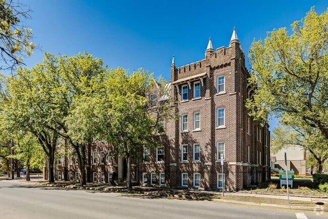 Building Photo - Chateau Apartments