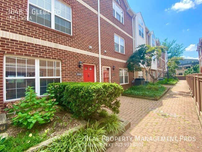 Photo - 3048 S Glebe Rd Townhome