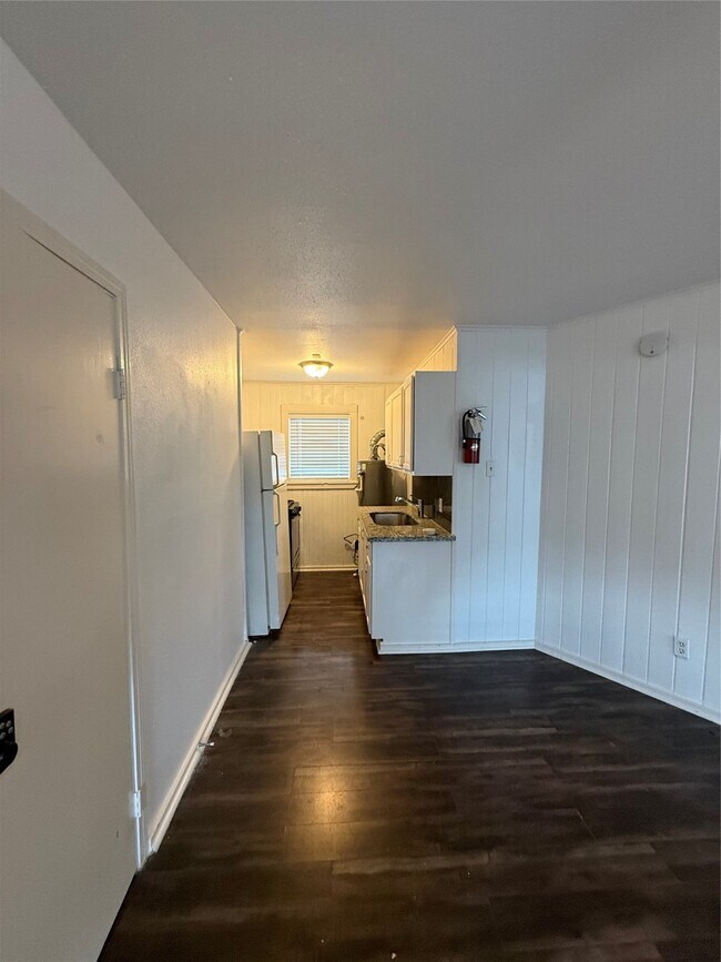 Building Photo - 5010 Ennis St