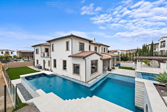 Building Photo - Exquisite coastal estate showcasing stunni...