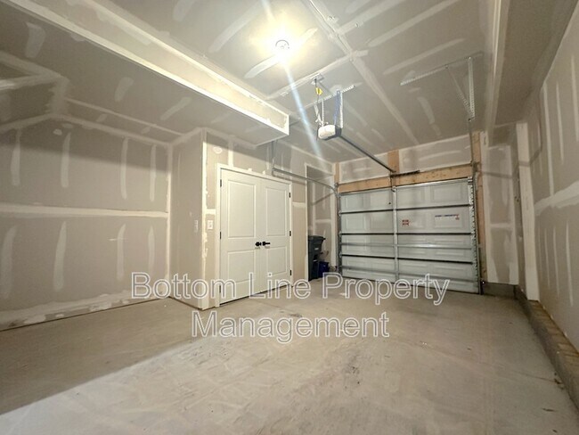 Building Photo - 460 Spearfield Ln