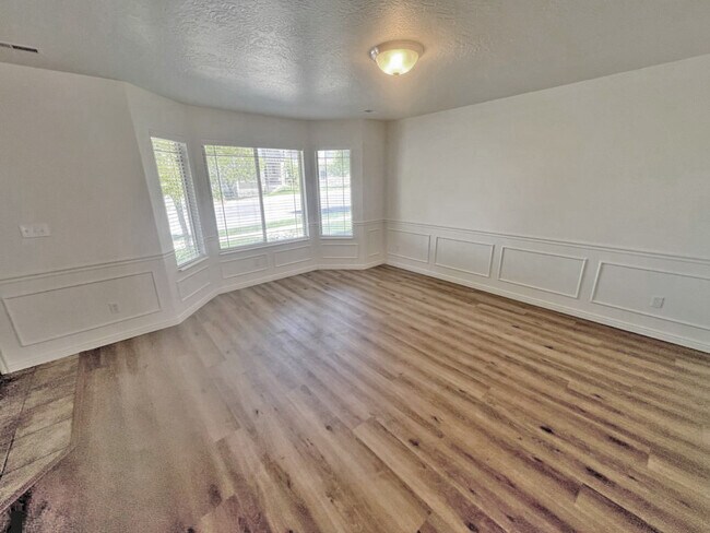 Building Photo - 1228 E 800 N