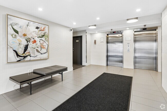 Lobby - 2375 The Collegeway