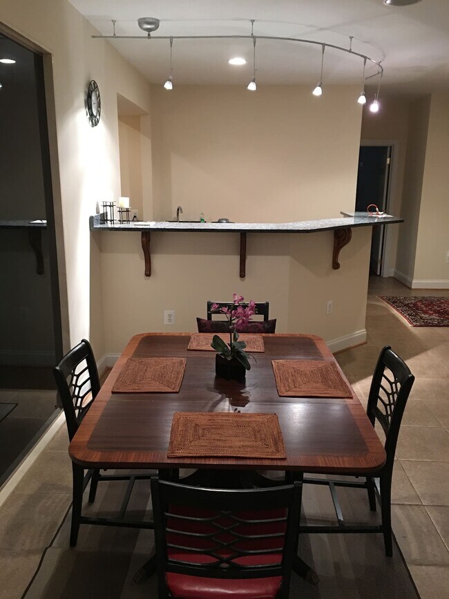 Foto del edificio - 445 Knoll St NW