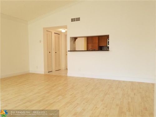 Primary Photo - 9757 W Sample Rd