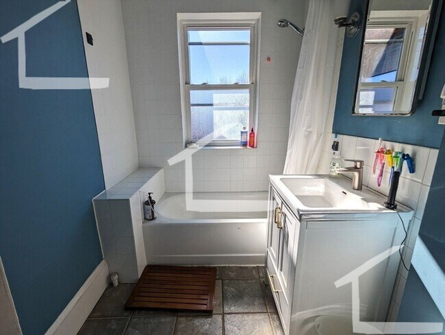 Foto del edificio - Nice Brookline 3 bed