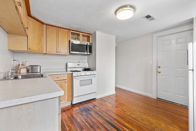 Foto del edificio - 528 Medford St