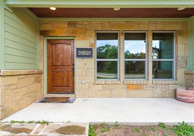Foto del edificio - 20603 Ridgeview Rd