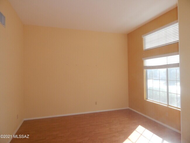 Building Photo - 760 W Annandale Way