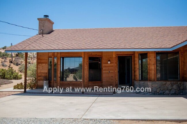 Foto del edificio - Charming 3 Bedroom 2 Bathroom Home In The Highly Desired Juniper Terrace Neighborhood!!