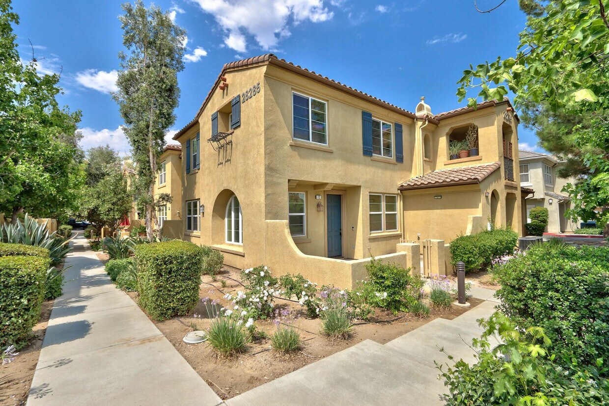 3 bedroom 2.5 bathrooms /flex move dates - 3 bedroom  2.5 bathrooms /flex move dates
