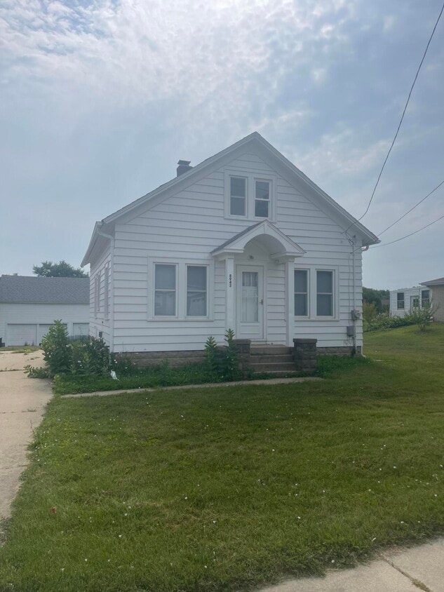 8943 32nd Ave, Kenosha, WI 53142 House Rental in Kenosha, WI