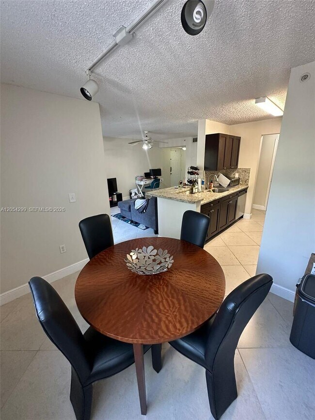 Foto del edificio - 3830 Lyons Rd