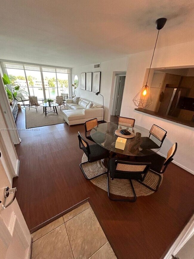 Foto del edificio - 5600 Collins Ave