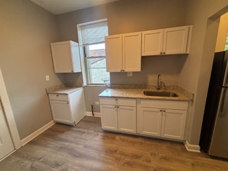 Building Photo - 634-636 E 44th St