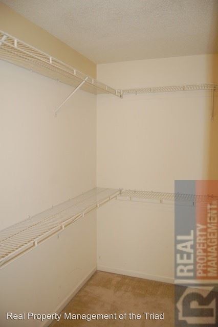 Building Photo - 2 br, 2.5 bath House - 3343 Victoria Park