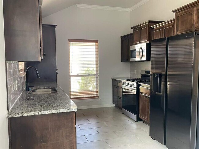 Foto del edificio - 19616 Bolton Rd