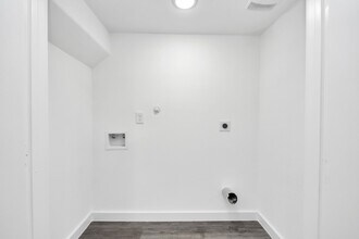 Building Photo - 2322 Wavell St