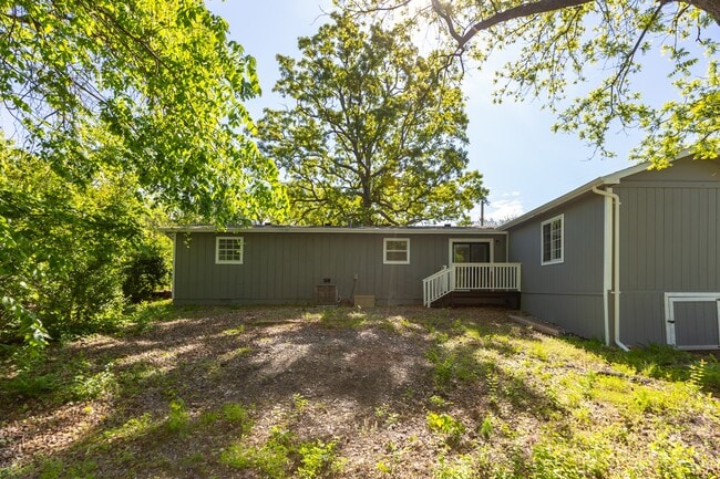 Building Photo - 13 Leisure Rd