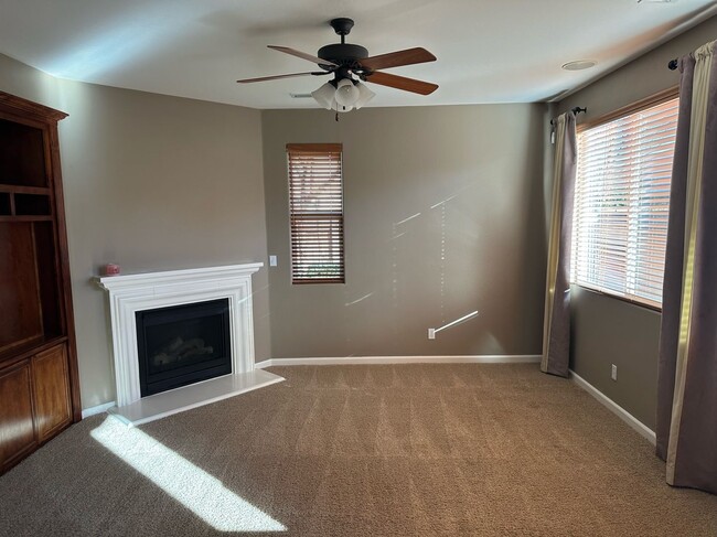 Building Photo - 1546 N Oliveto Ct