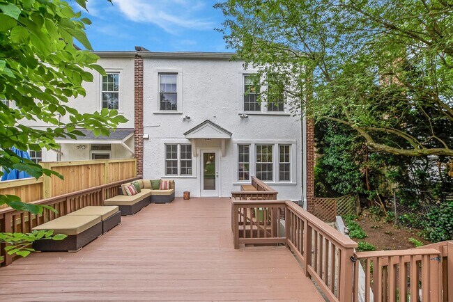 Foto del edificio - 5128 Nebraska Ave NW