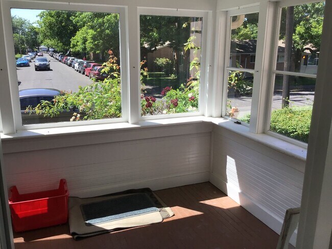Foto del edificio - Newly Remodeled 5 Bedroom 2 Bath Home Clos...