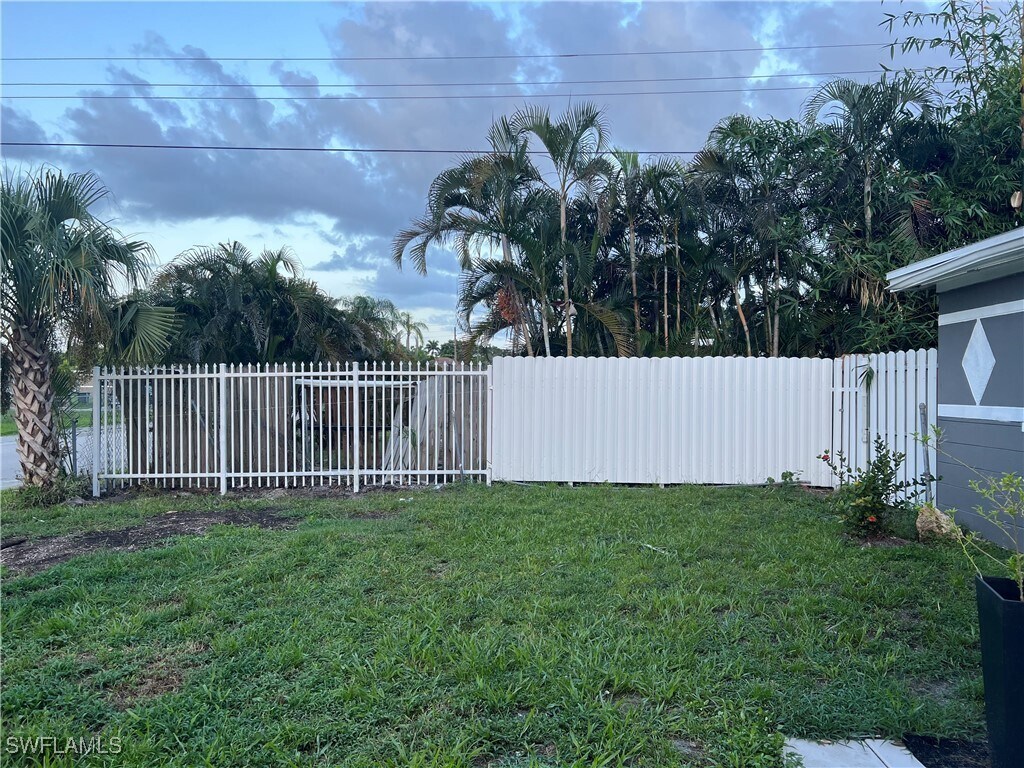 Primary Photo - 3504 Lantana St