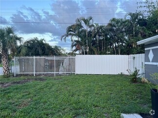 Building Photo - 3504 Lantana St