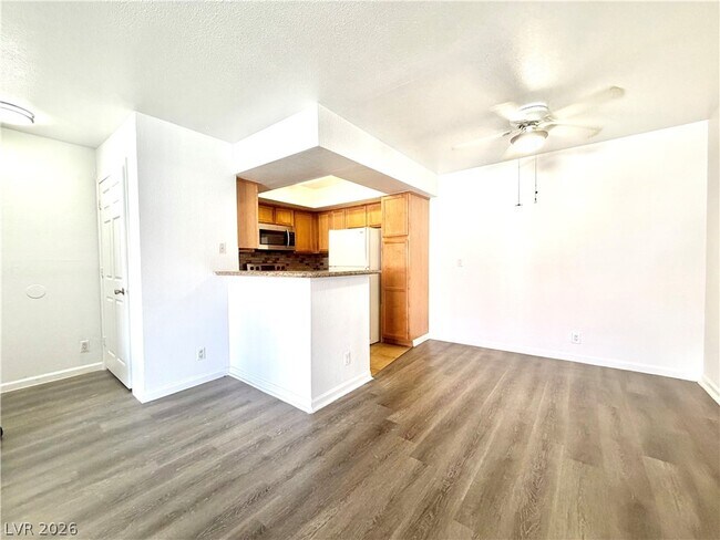 Building Photo - 1455 E Katie Ave