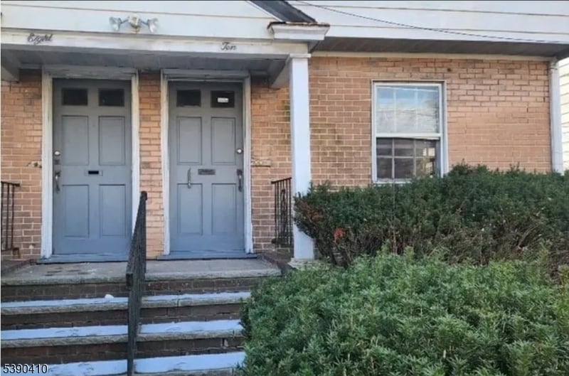 Primary Photo - 8 McGotty Pl