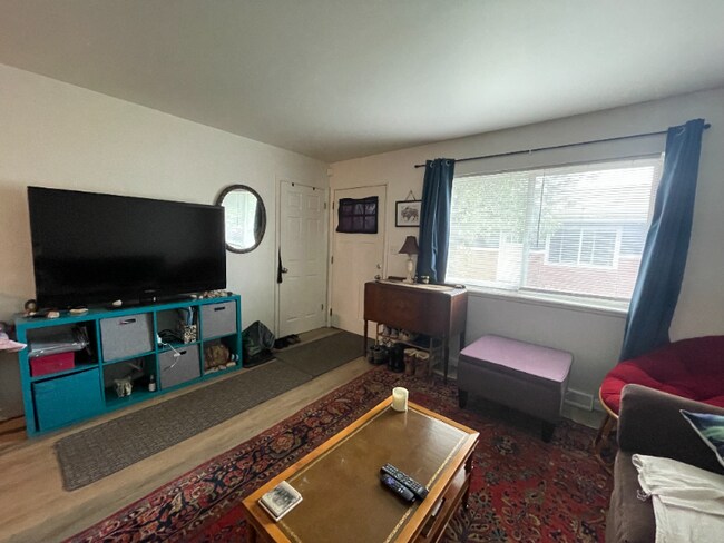 Foto del edificio - 4021 Goodell Ln